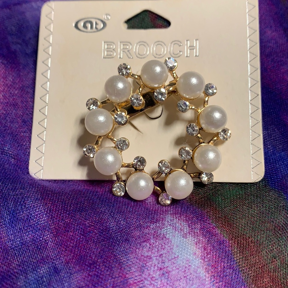 Pearl and Gold Brooch